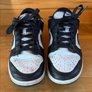 Nike Men's Black and White Low-Top Sneakers